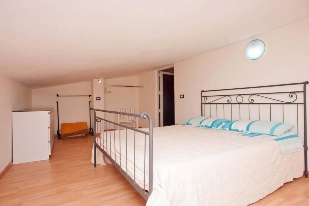 Loft Mansardato Con Giardino E Piscina In Villa Privata Loft With Garden And Swimming Pool In A Private Villa Sestu Extérieur photo